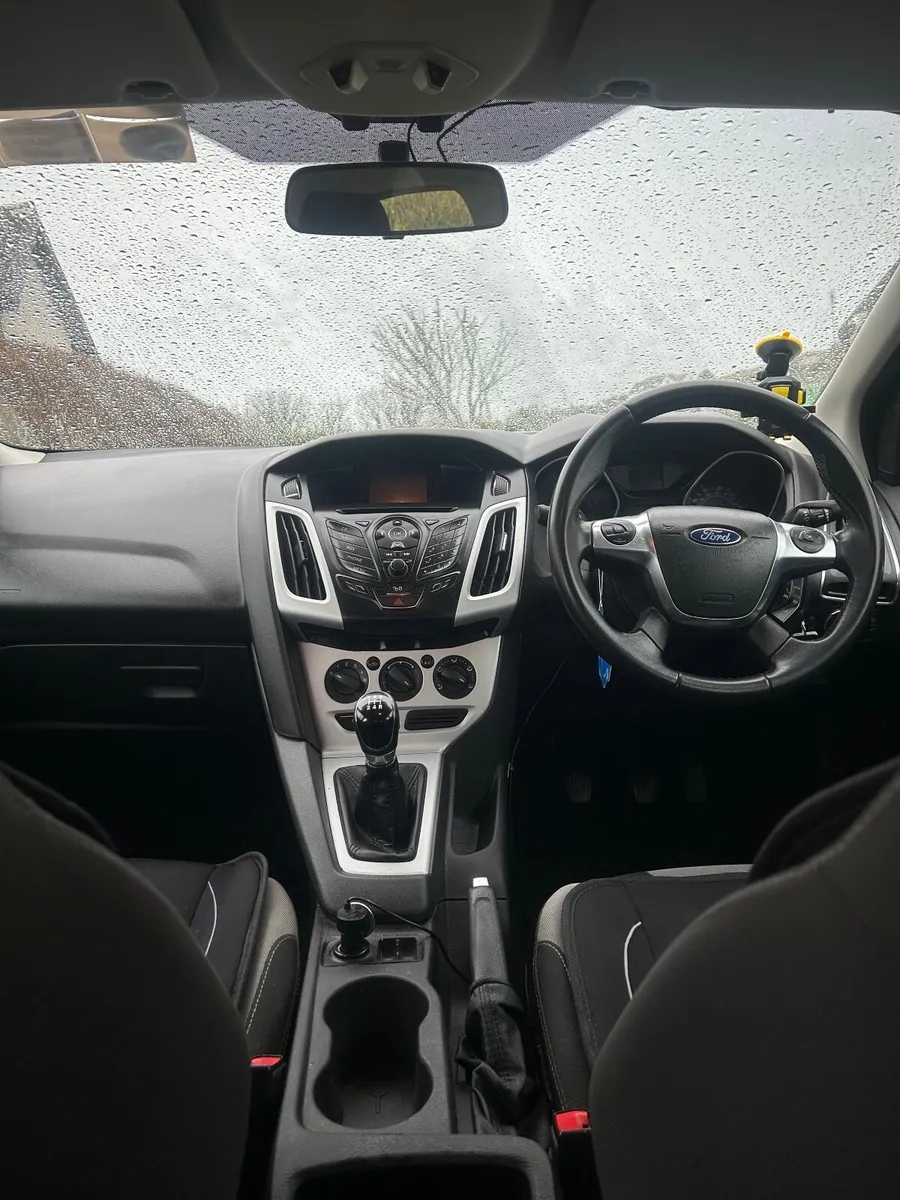 Ford Focus 2012 - Image 2