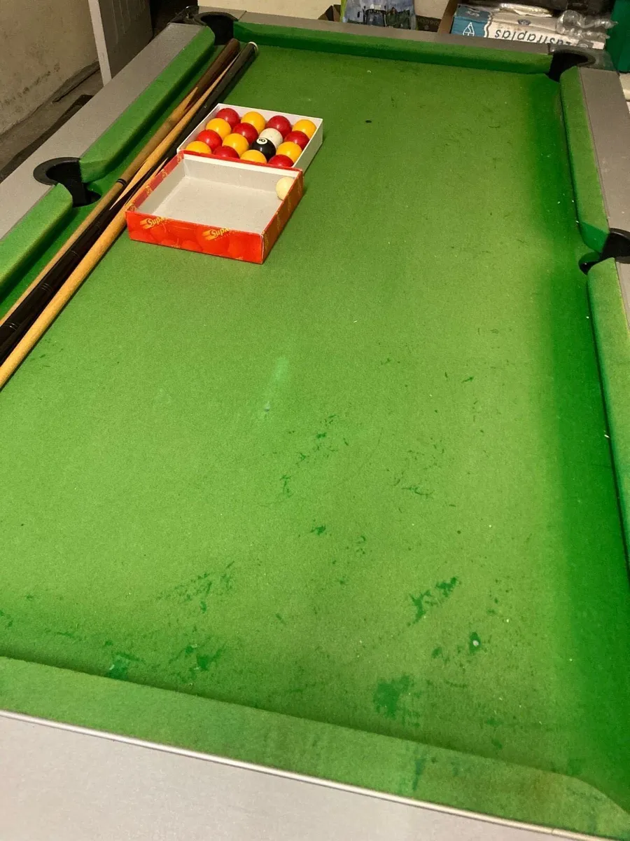 Pool table - Image 1