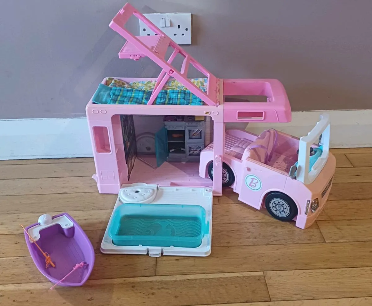 Barbie Beach House and Camper - Image 1