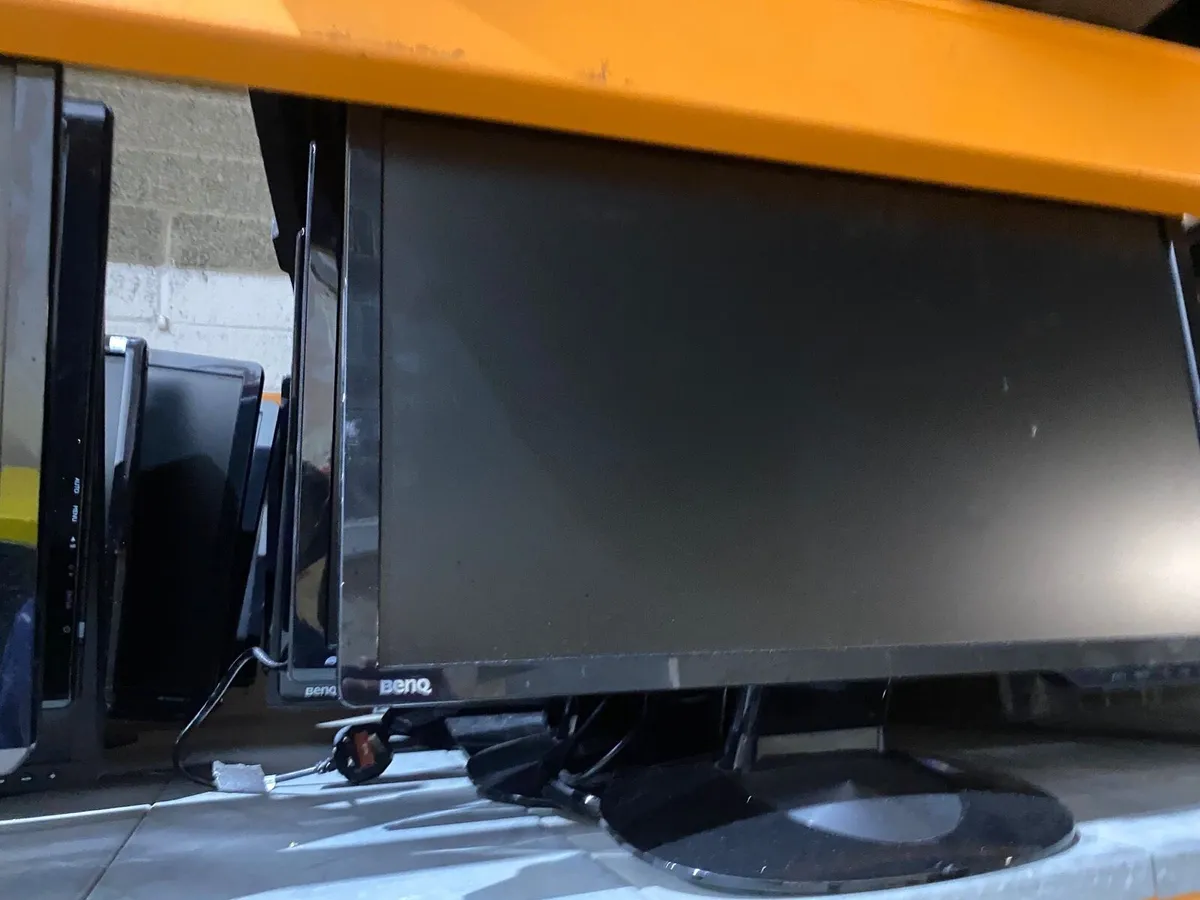Job lot computer monitors - Image 2