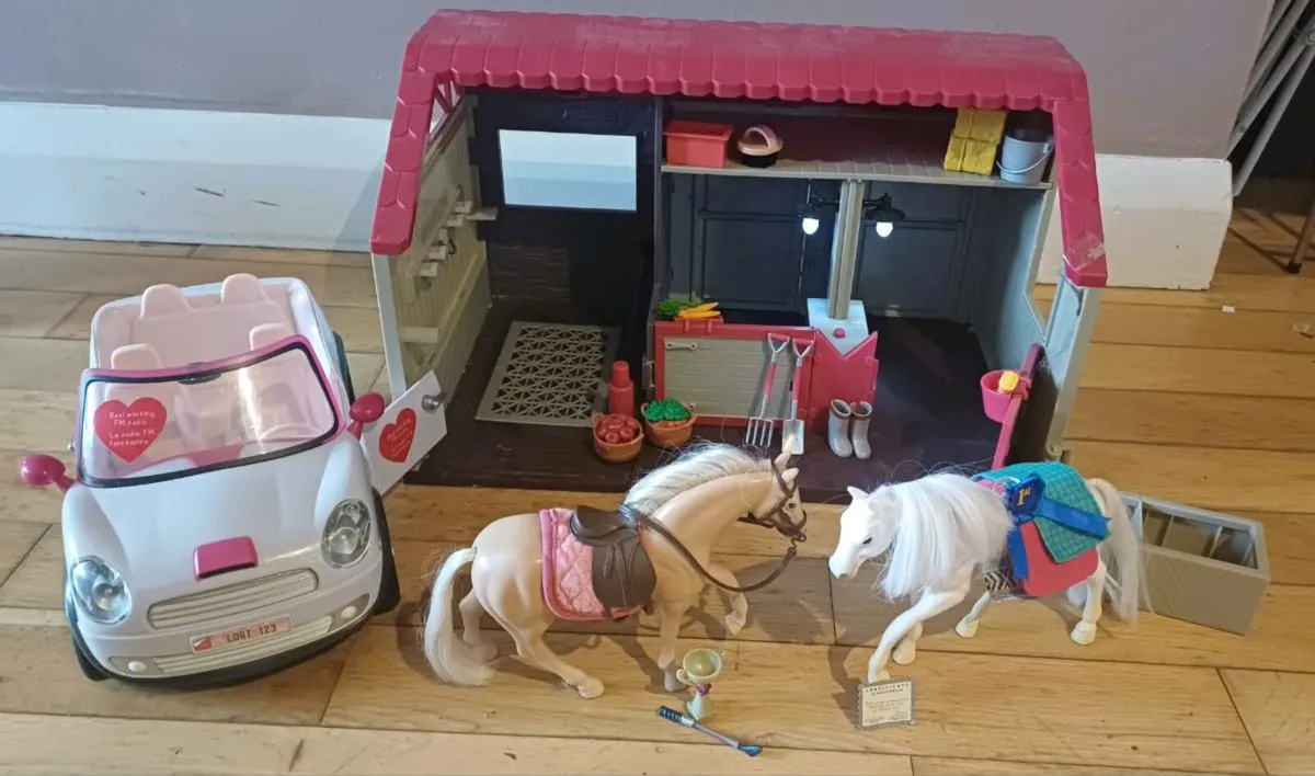 Stable and Car - Image 3