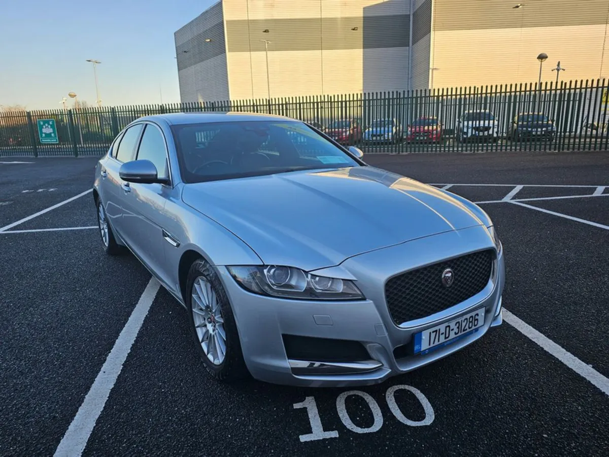 Jaguar XF 2.0D Prestige LOW MILEAGE, FULL SERVICE - Image 4
