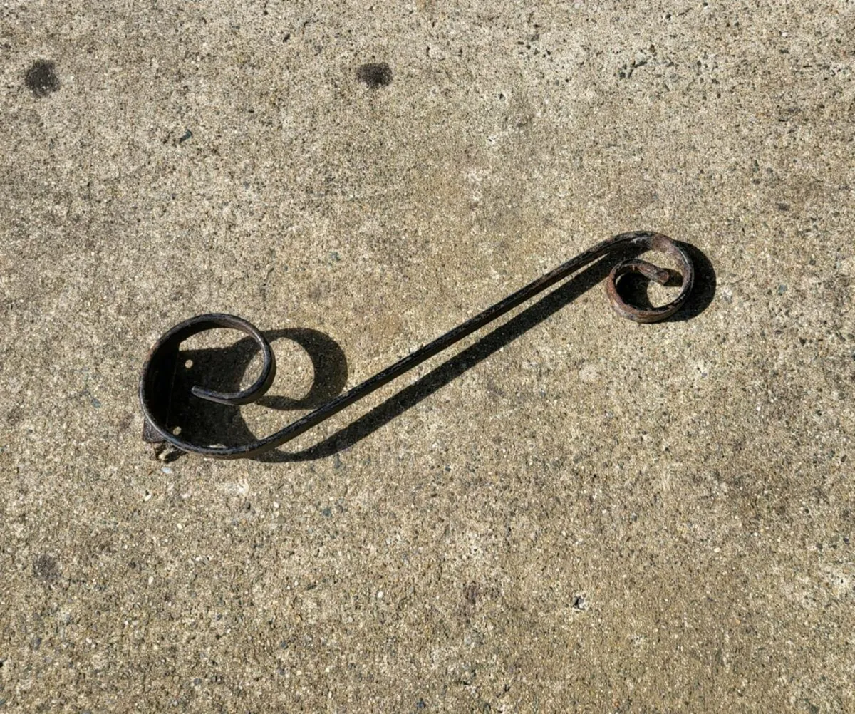 2x Wrought Iron brackets for hanging baskets.