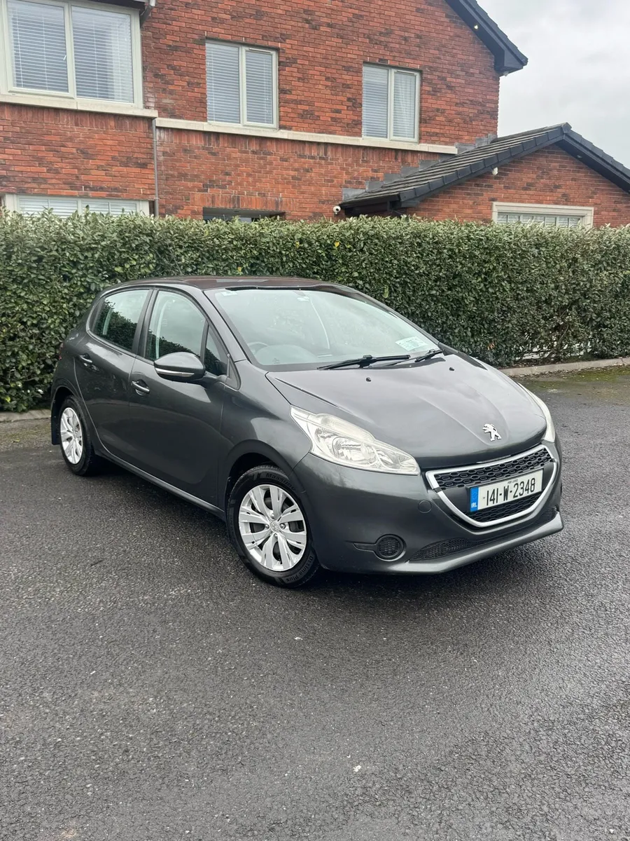 Peugeot 208 1.2 Petrol *low mileage* - Image 1