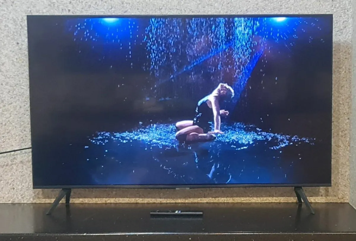Samsung 43" 4K UHD Smart TV | Excellent Condition - Image 3