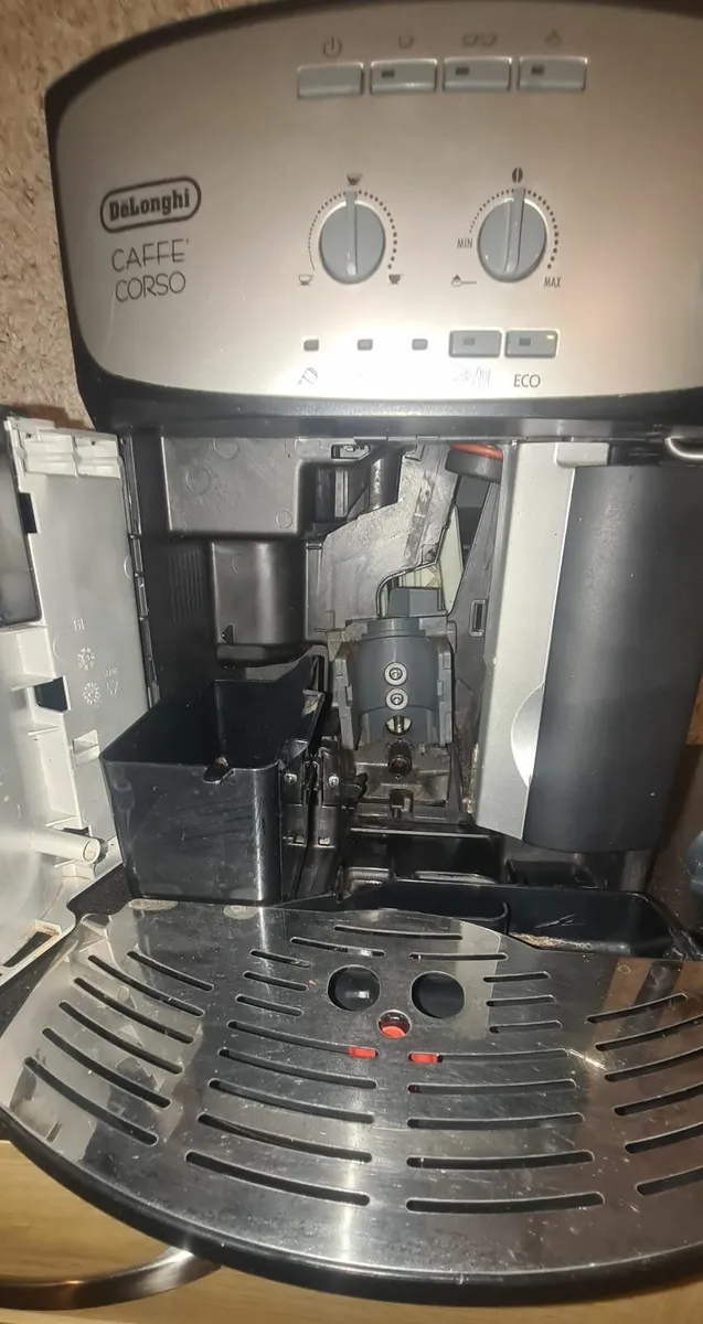 DeLonghi Bean to Cup Coffee Machine - Image 3