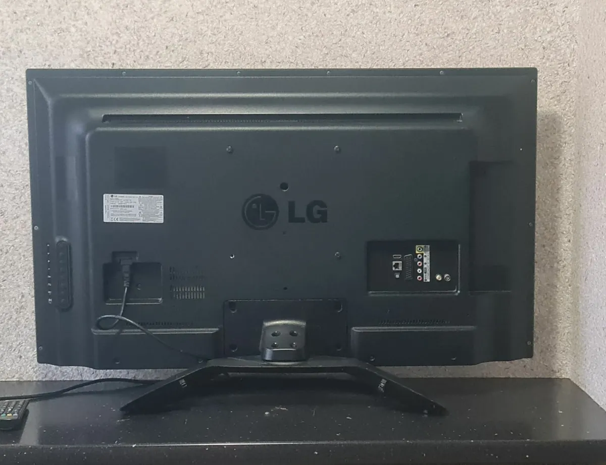 LG 42LN540V – 42″ Freeview HD LED TV (Full HD / 10 - Image 2