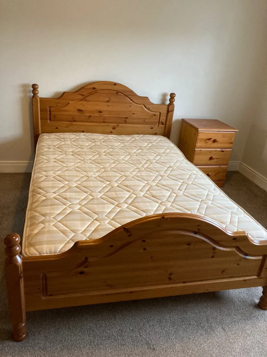 Pine Bed - Image 1