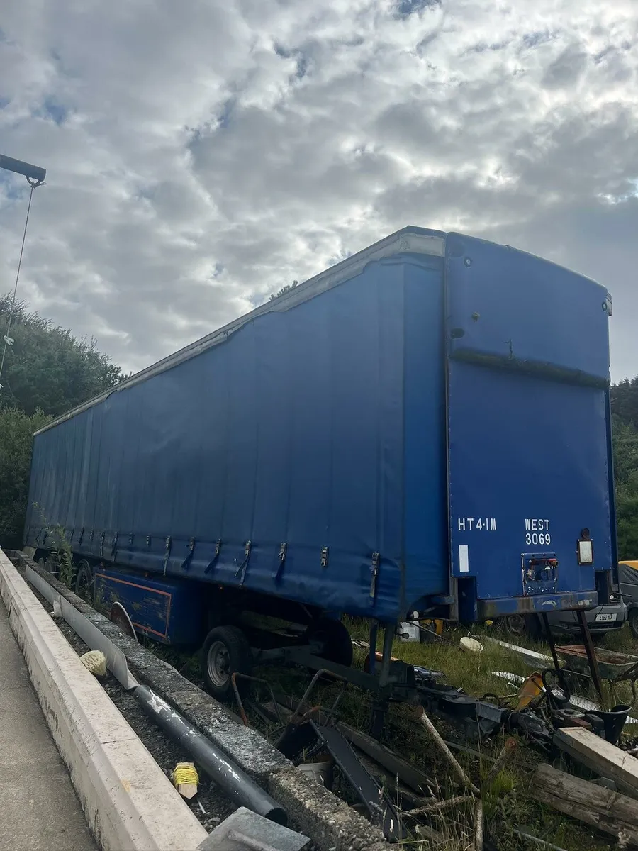 Curtainsider for storage