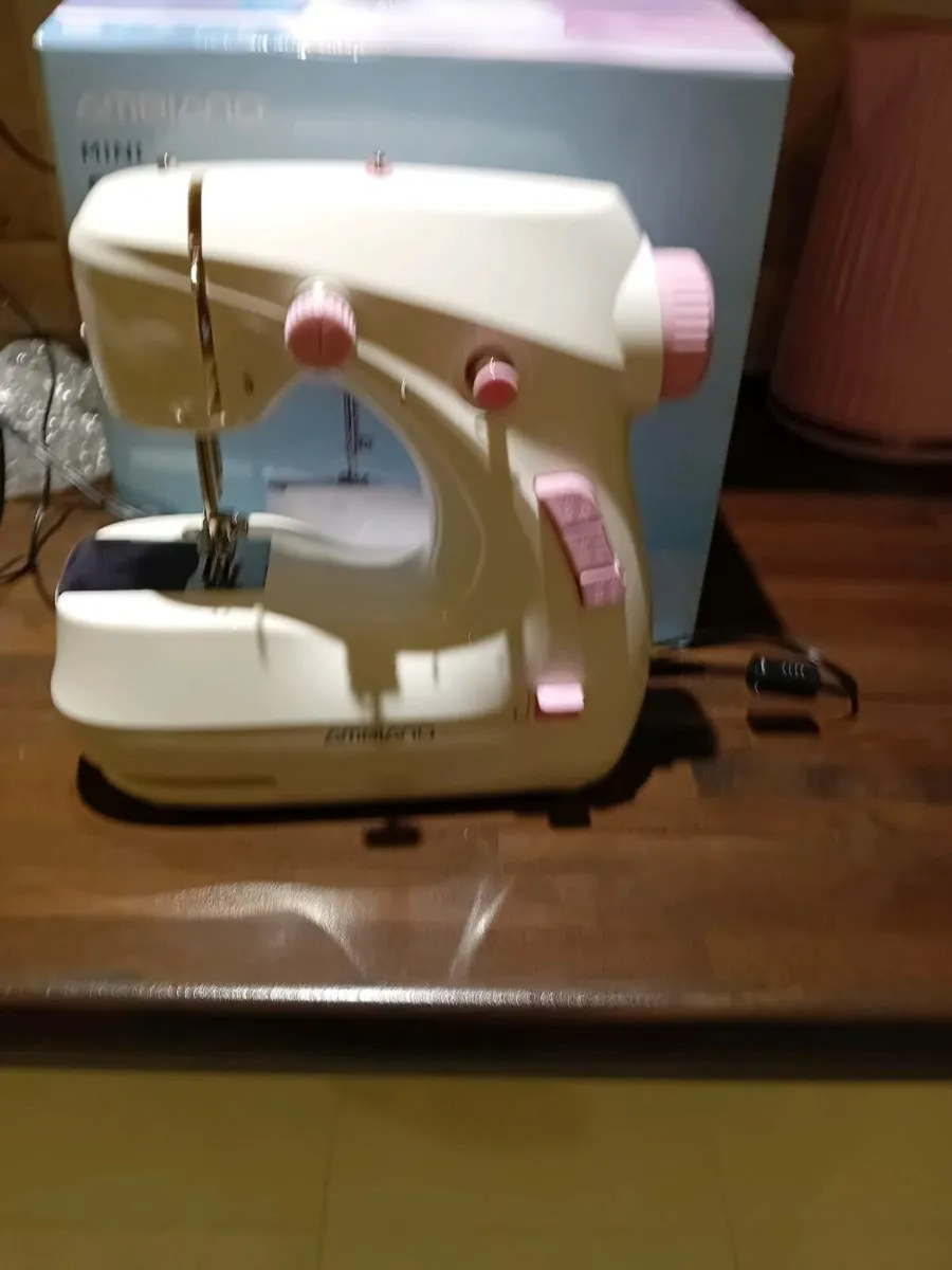 SMALL SEWING MACHINE NEW BOXED
