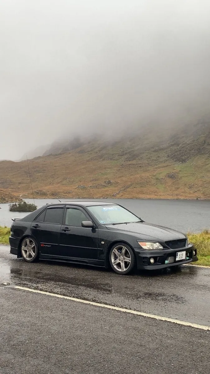 Lexus IS 200 - Image 1