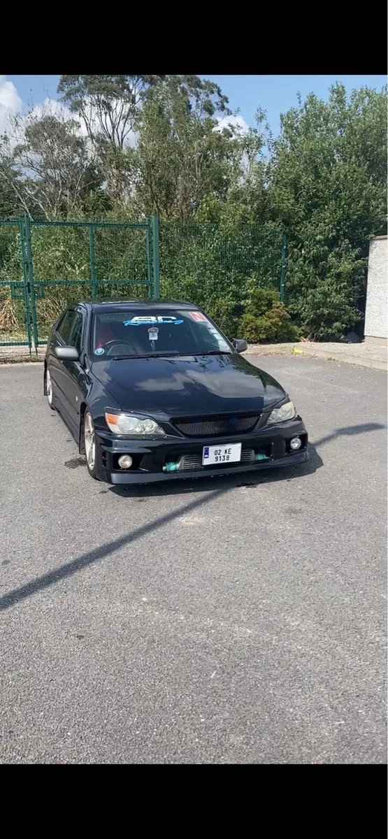 Lexus IS 200 - Image 2