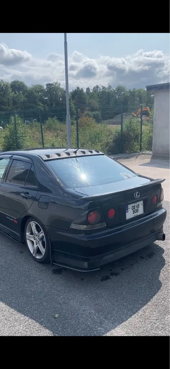 Lexus IS 200 - Image 4