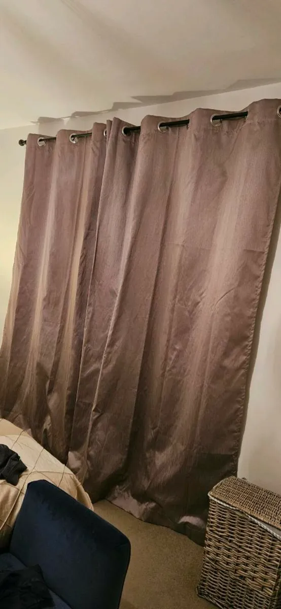 Curtains and bedspread - Image 3
