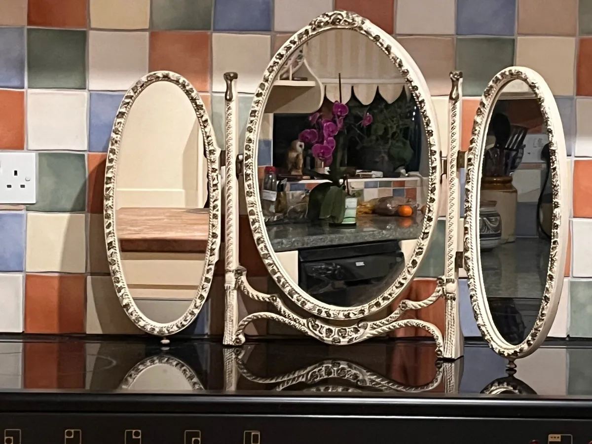 Dressing table mirror