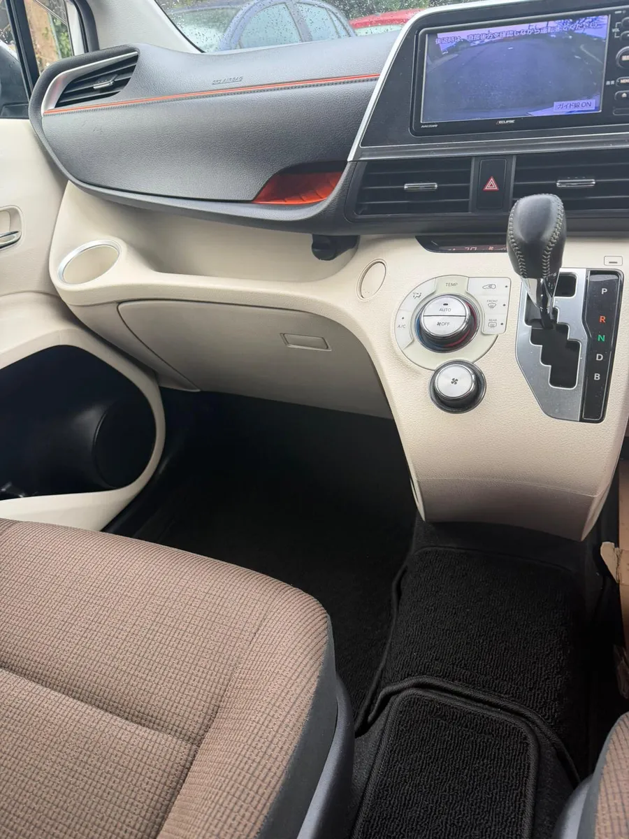 Toyota Sienta 2016 - Image 2