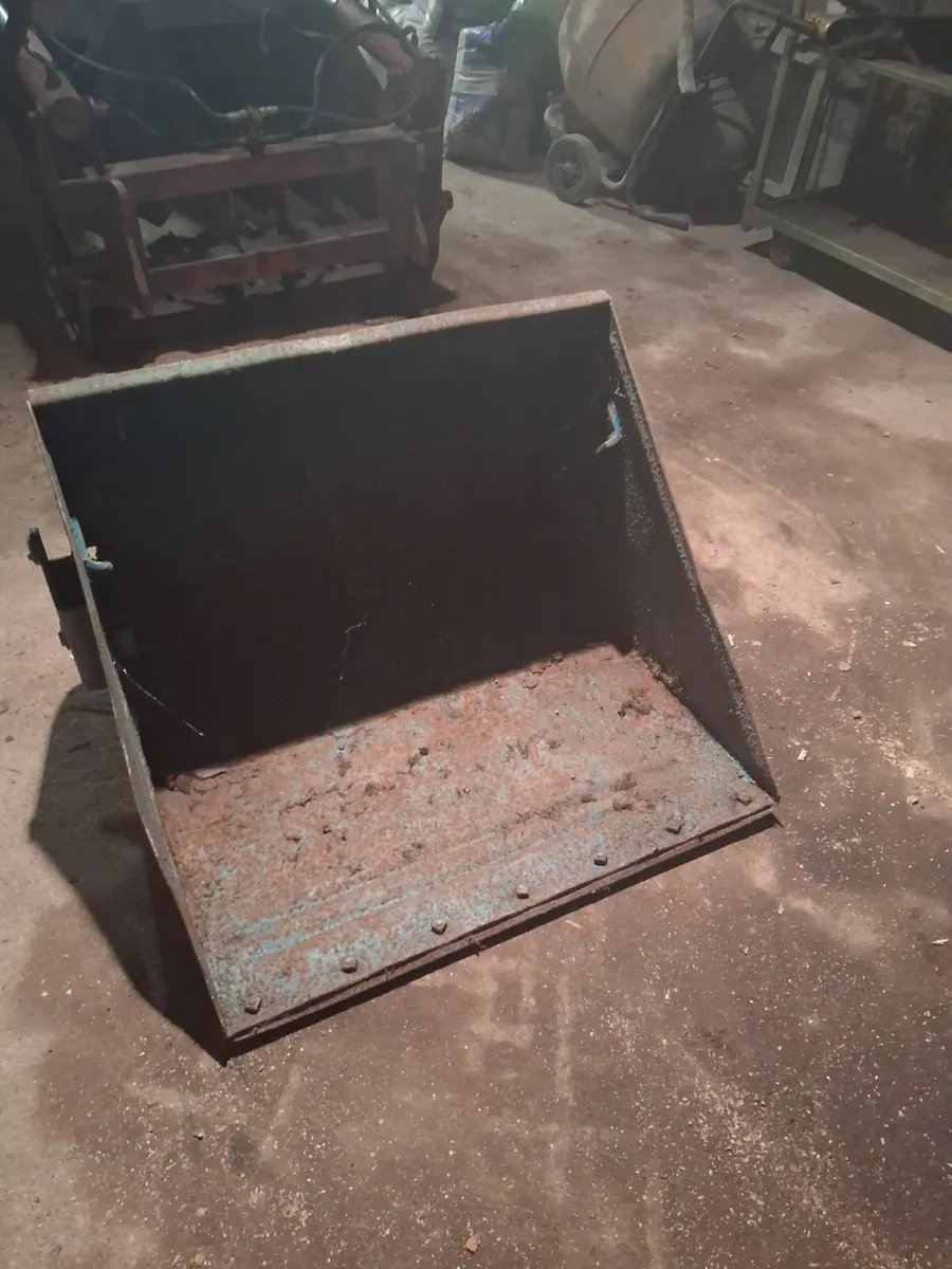 Ford loader Bucket - Image 1
