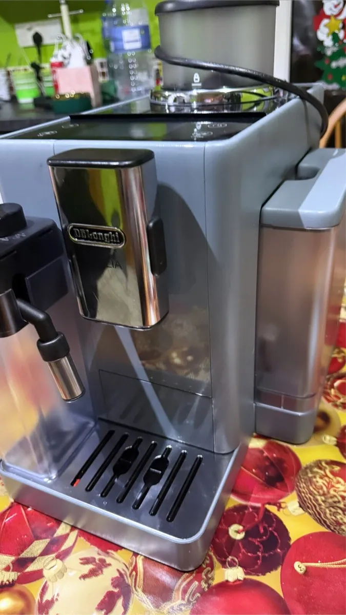 DeLonghi Rivelia Automatic bean to cup coffe - Image 1