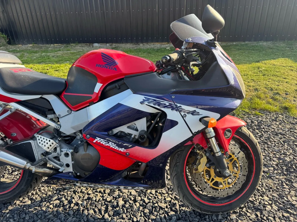 Honda Fireblade 929 CBR Motorbike - Image 4