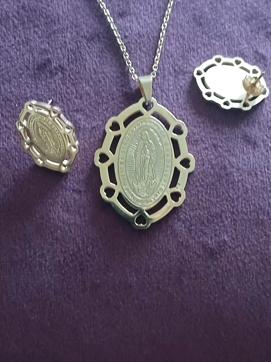 Our lady pendant and matching earrings - Image 1
