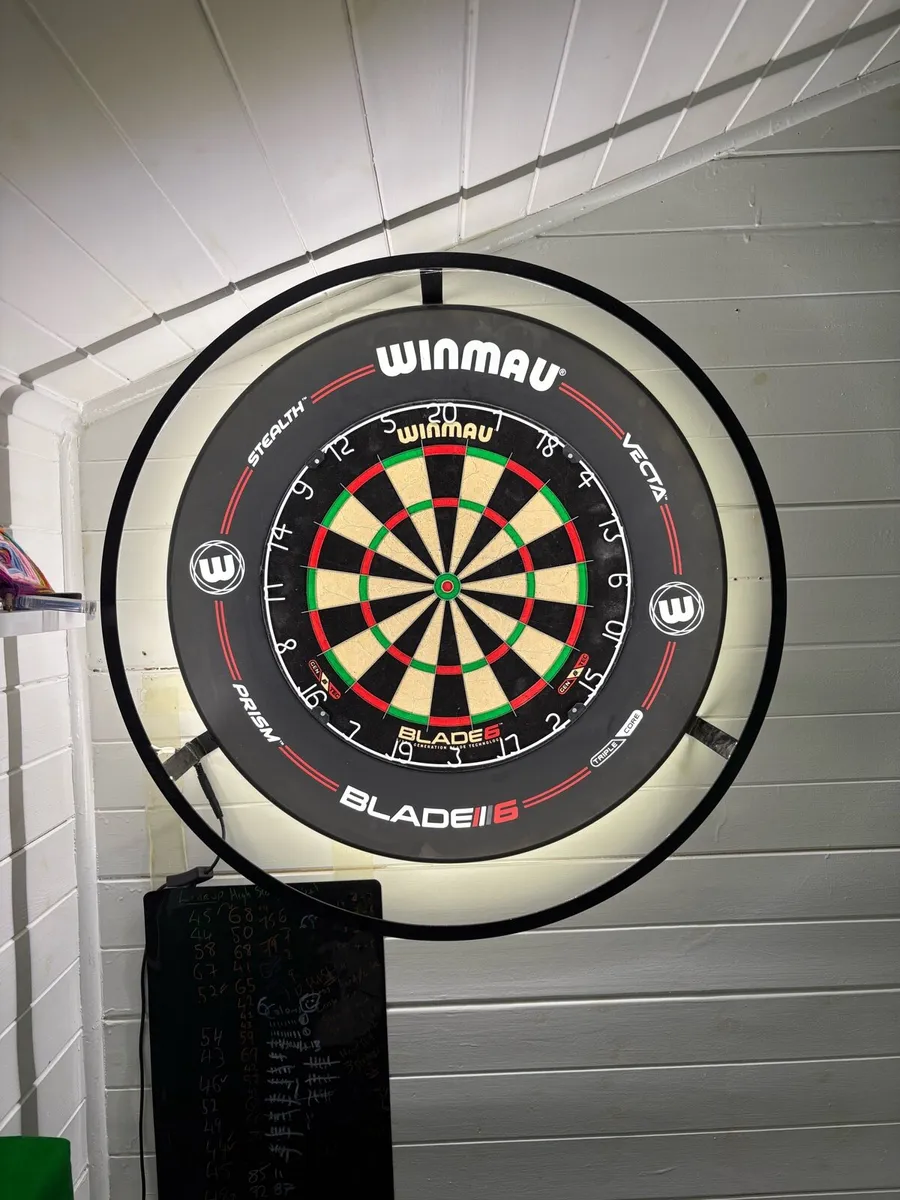 Winmau Blade 6 Dartboard Surround Bundle - Image 2