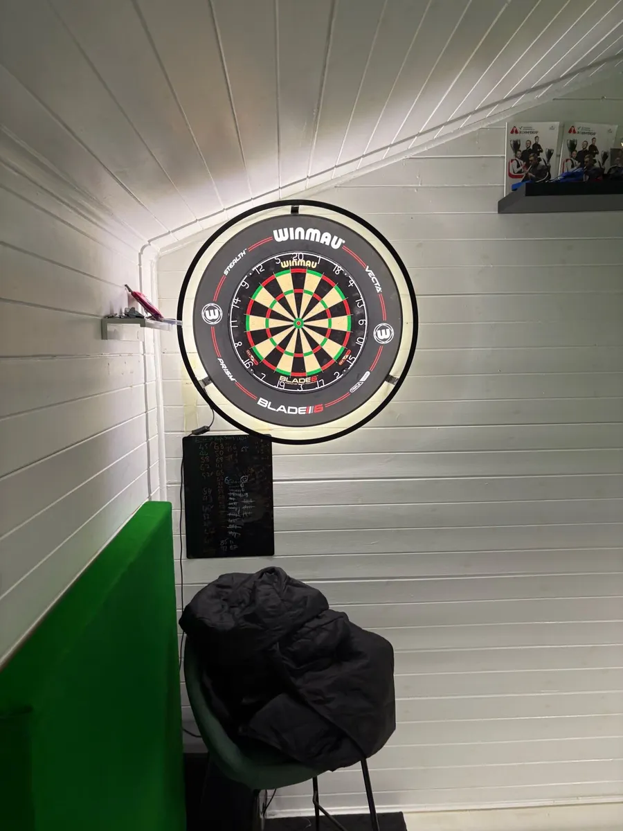 Winmau Blade 6 Dartboard Surround Bundle - Image 4