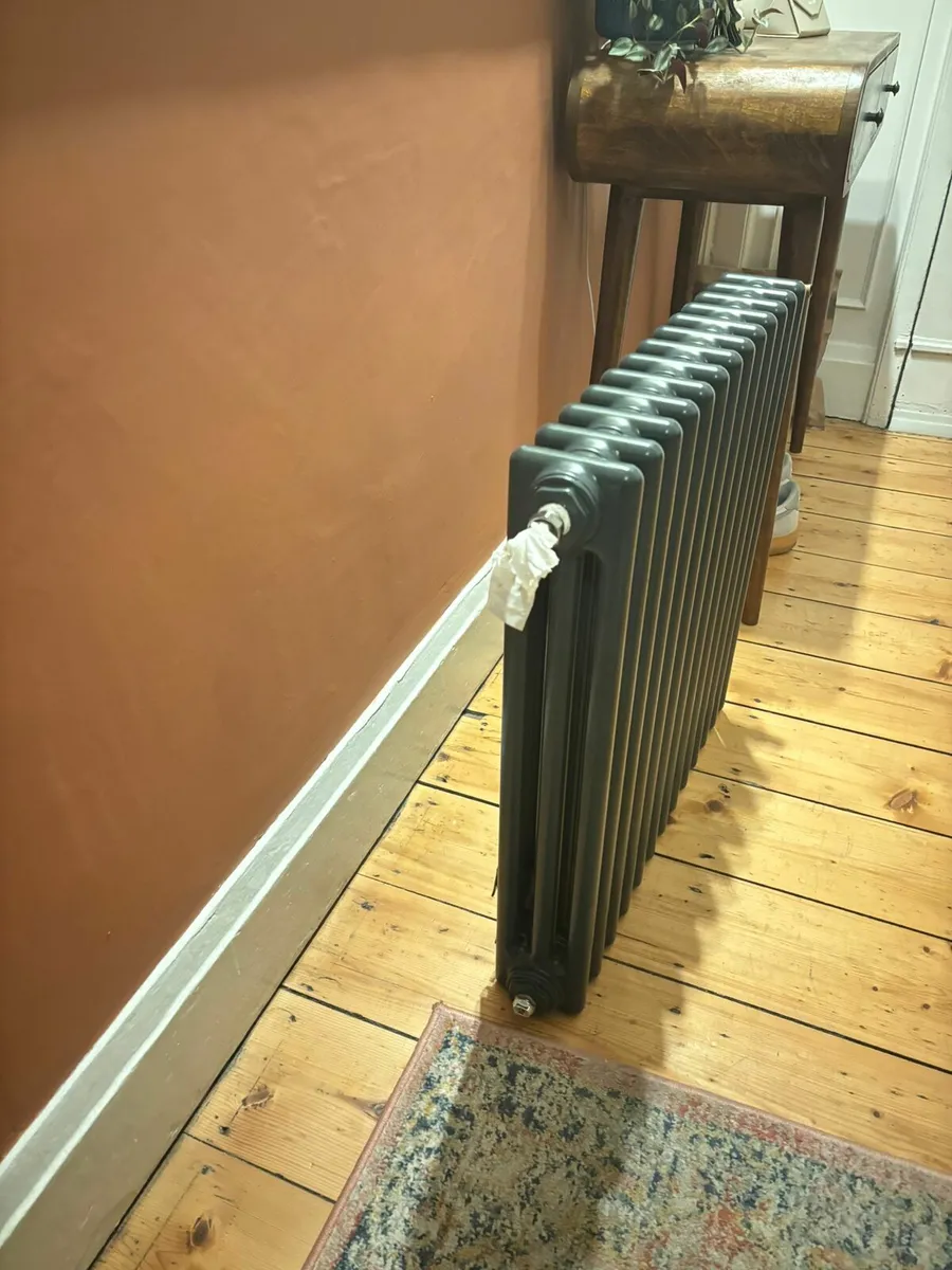 4-Column Milano Windsor Style Radiator - NAVY - Image 2