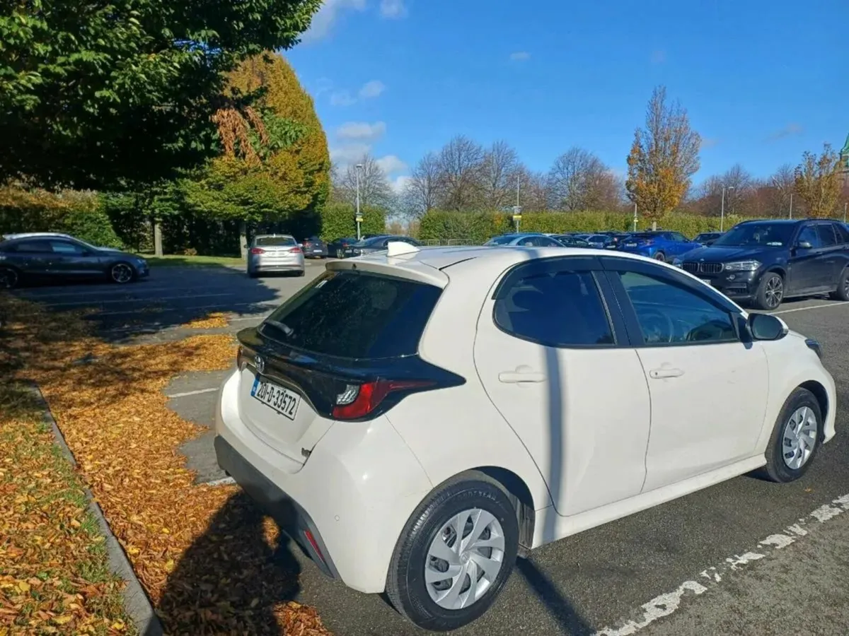 2020 Toyota Yaris 1.5l Hybrid - Image 2