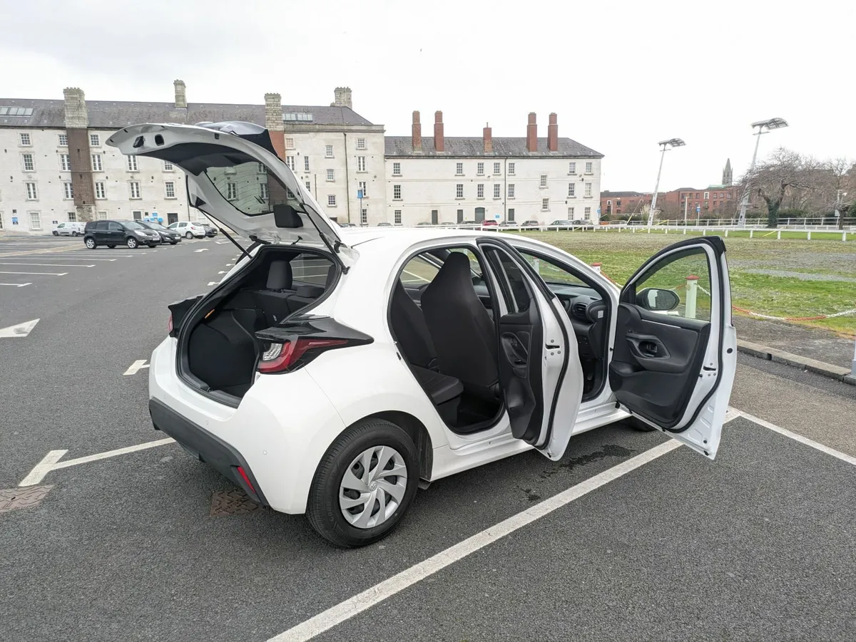 2020 Toyota Yaris 1.5l Hybrid - Image 4