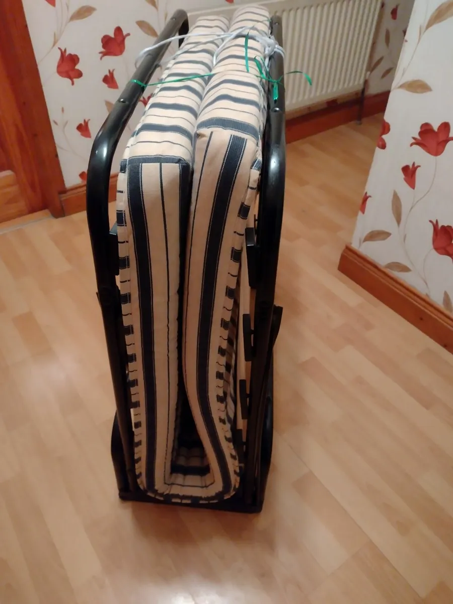 Fold out bed - Image 1