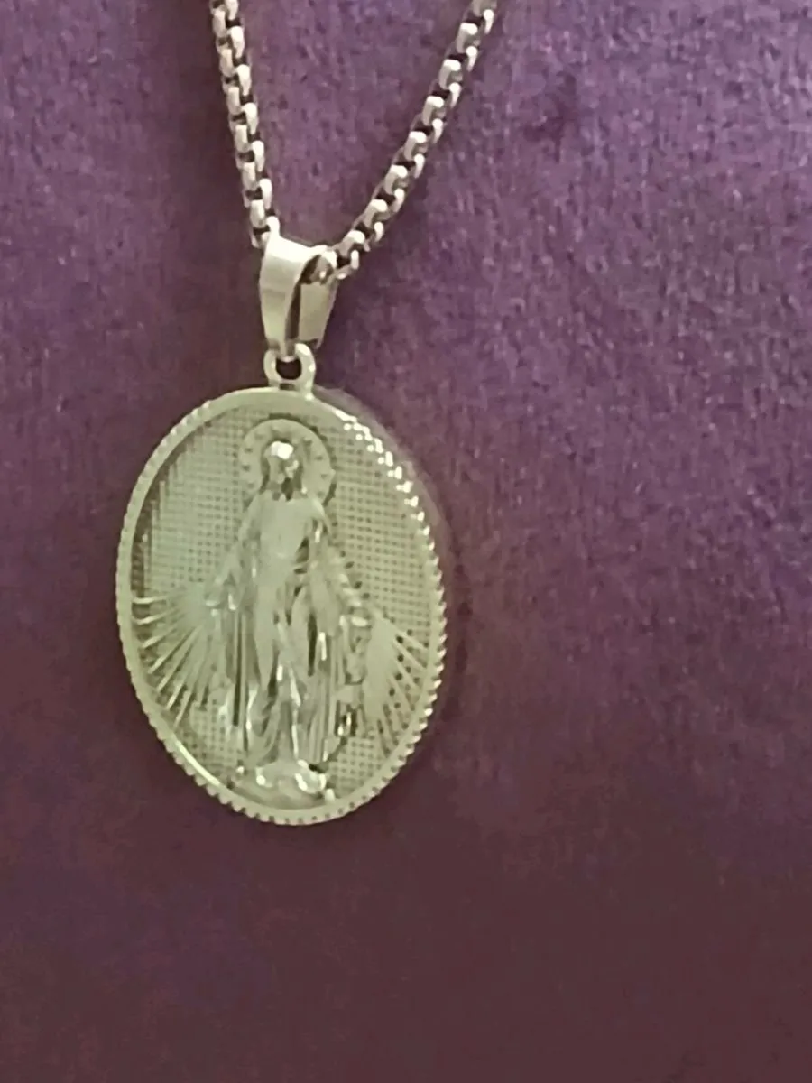 Our lady pendant and chain 18kgold plated - Image 1