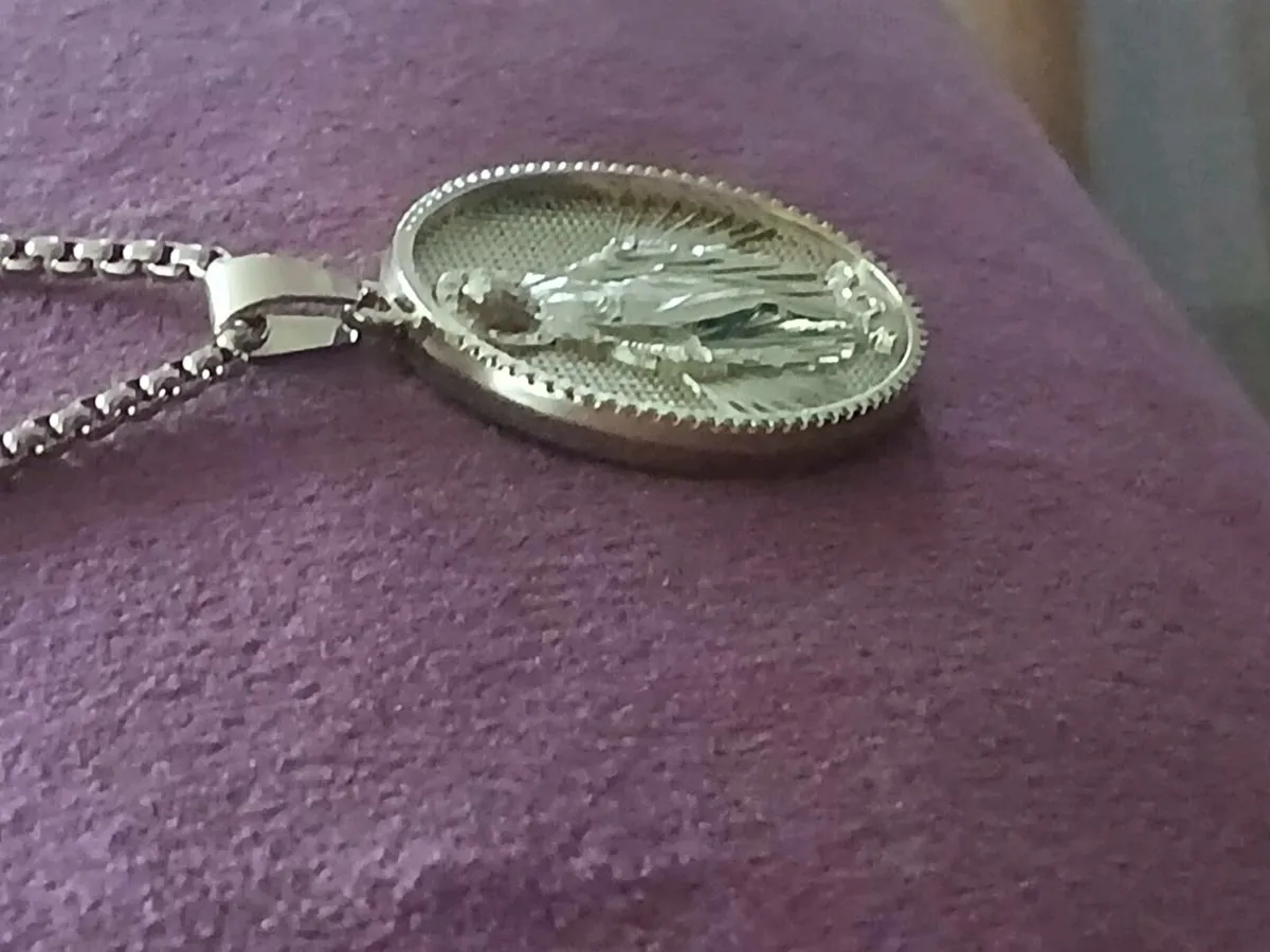 Our lady pendant and chain 18kgold plated - Image 2