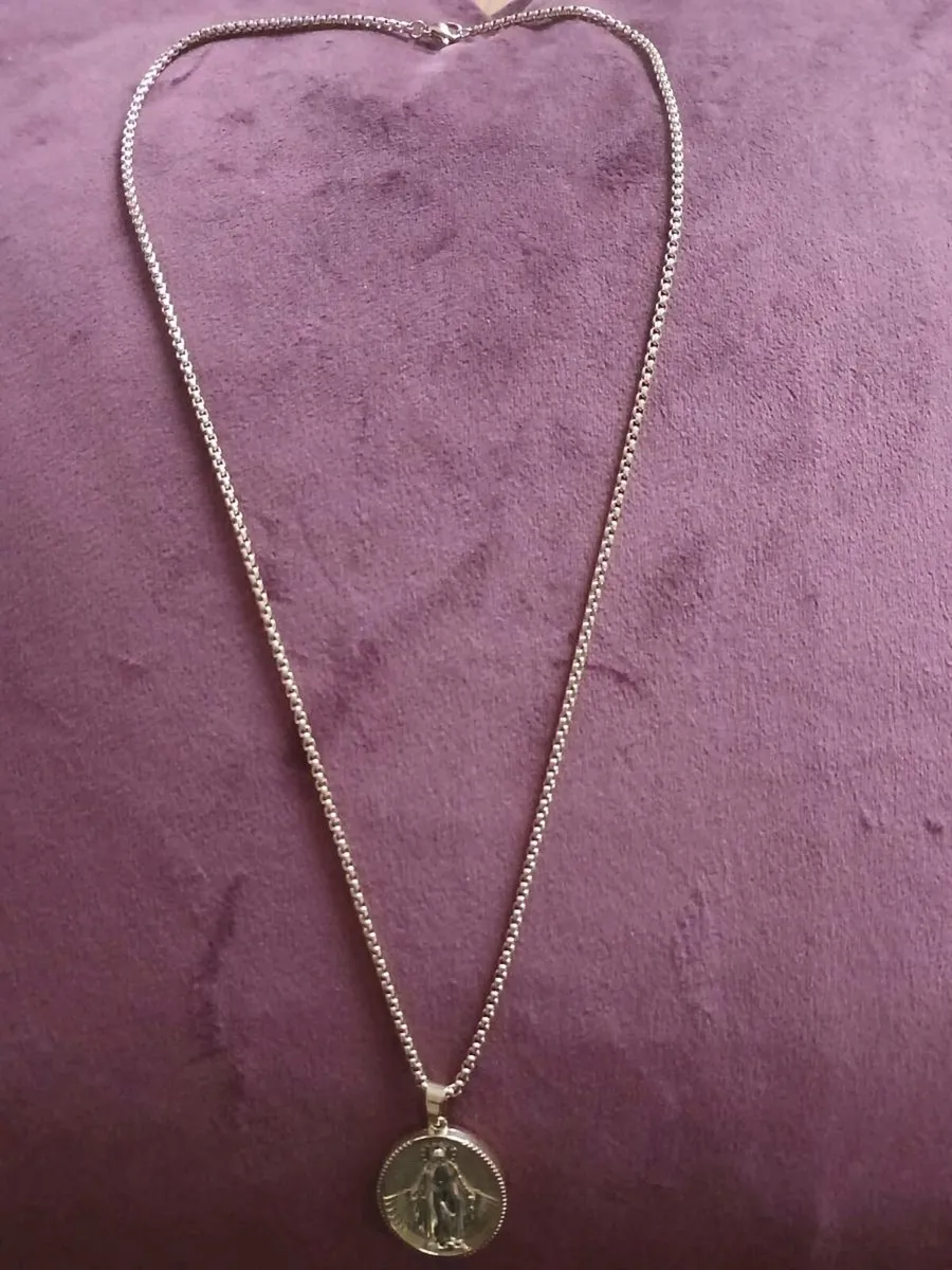 Our lady pendant and chain 18kgold plated - Image 3