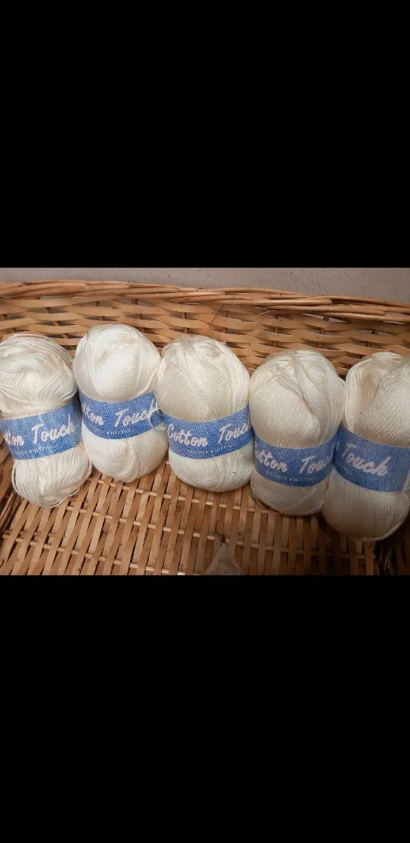Knitting yarn - Image 1