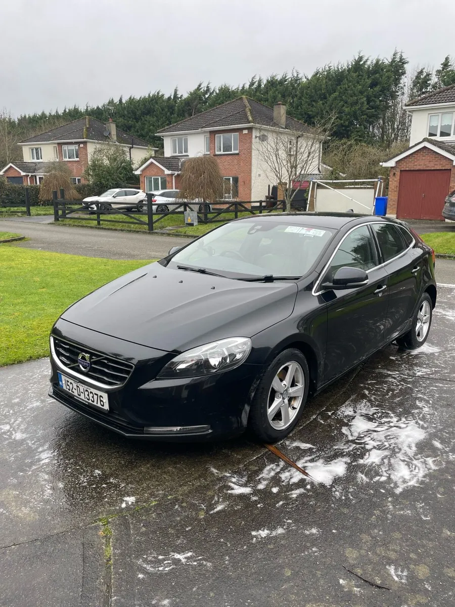 152 Volvo v40 2L Diesel - Image 1