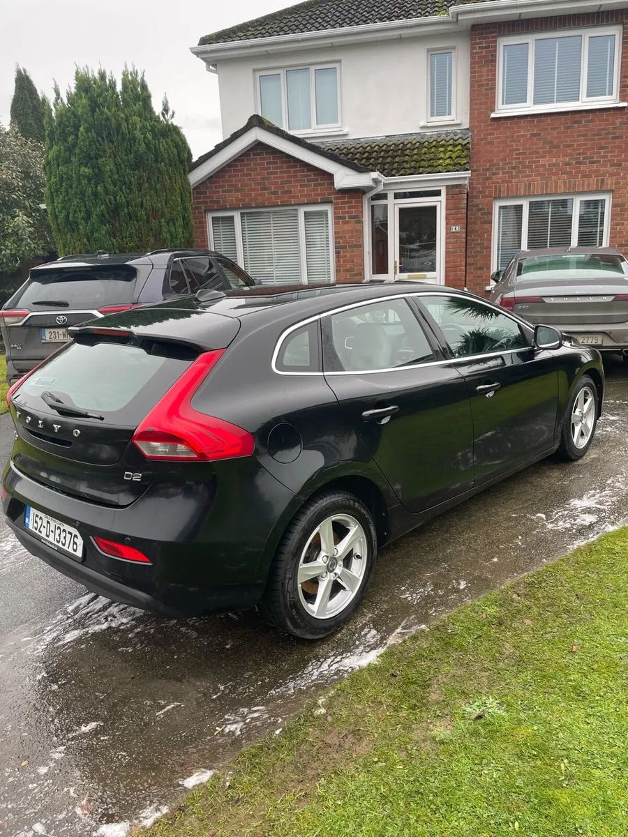 152 Volvo v40 2L Diesel - Image 2