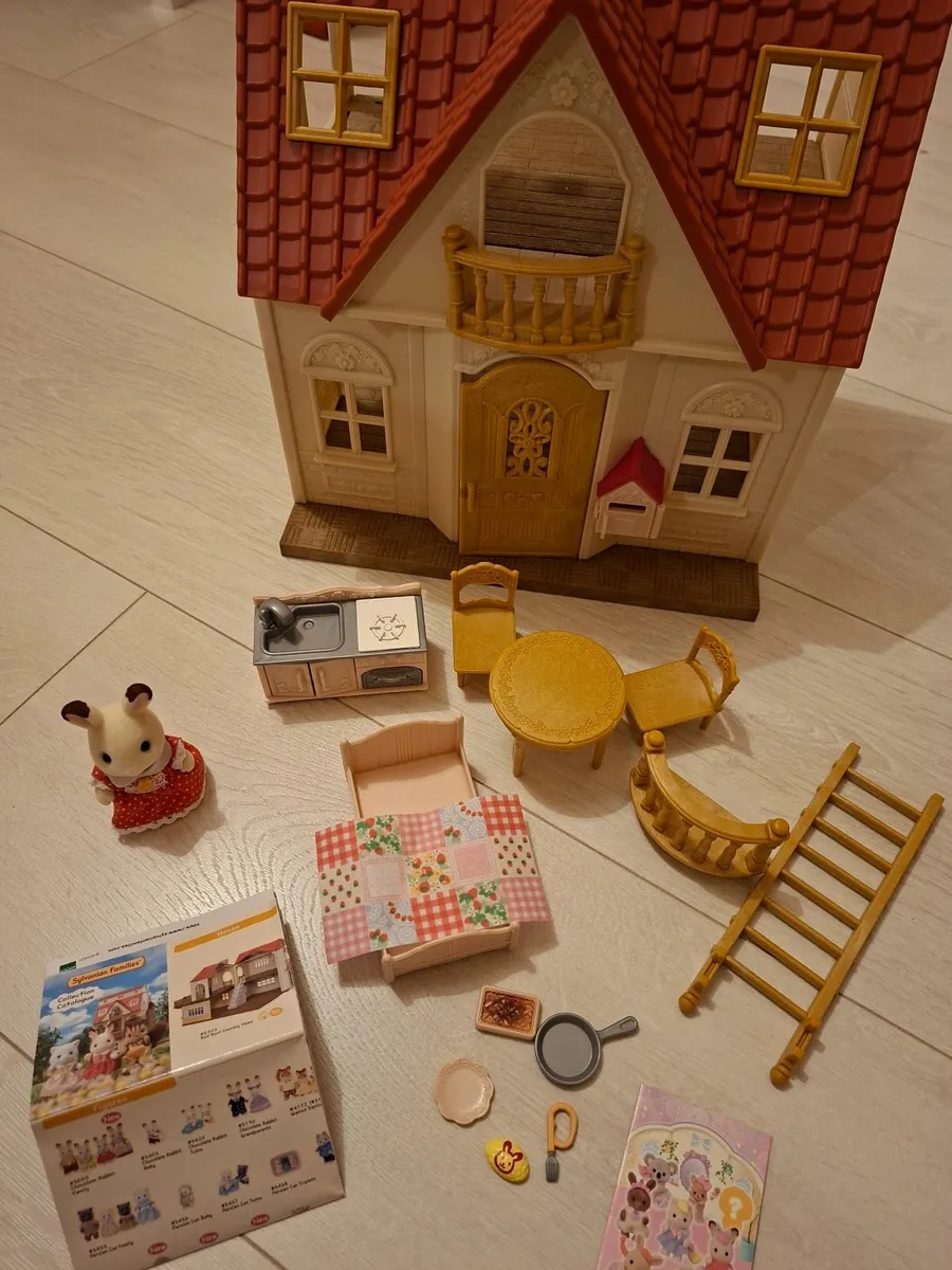 Sylvanian families children's toy - Image 2