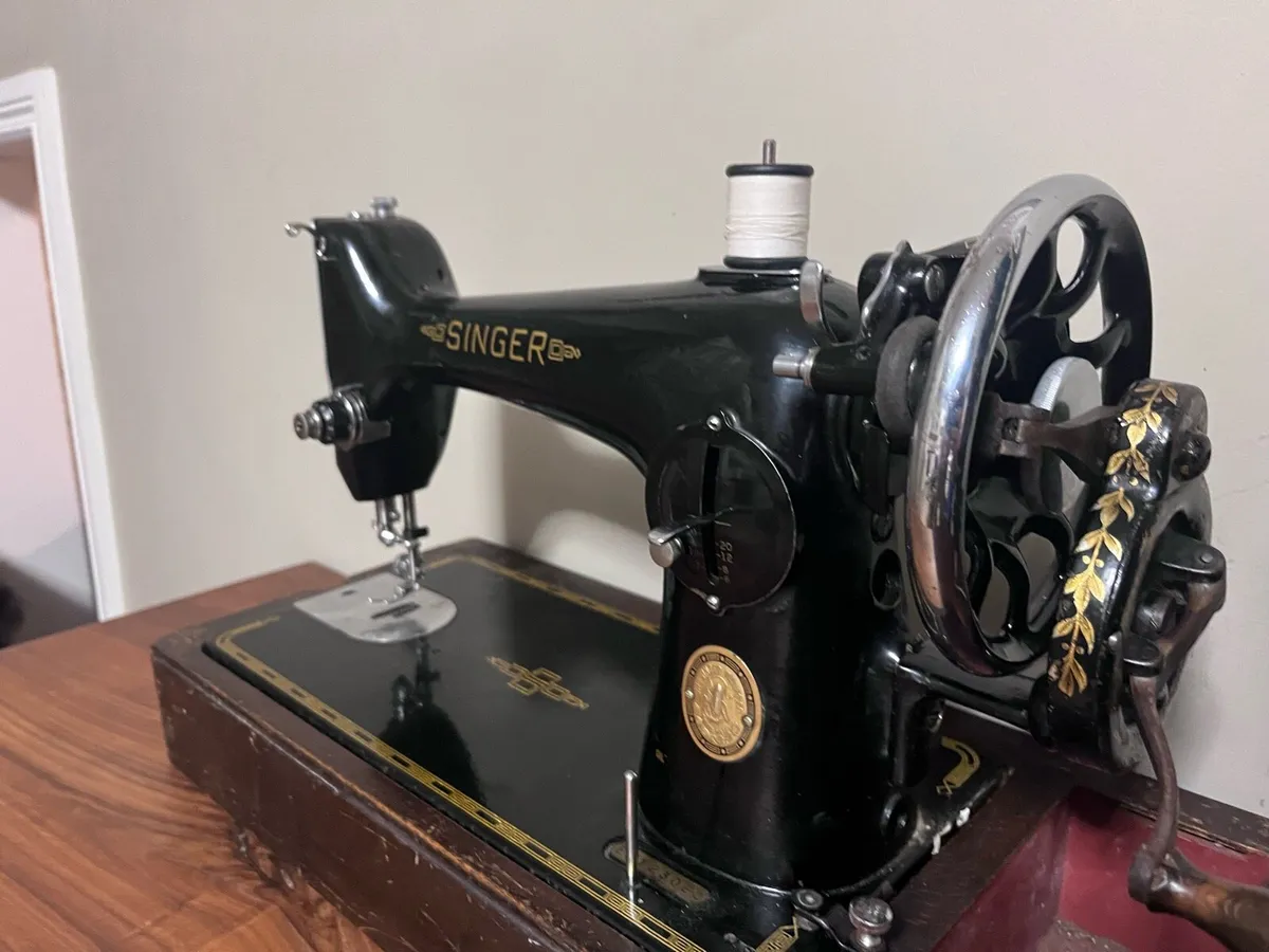 Singer 201k sewing machine - Image 4