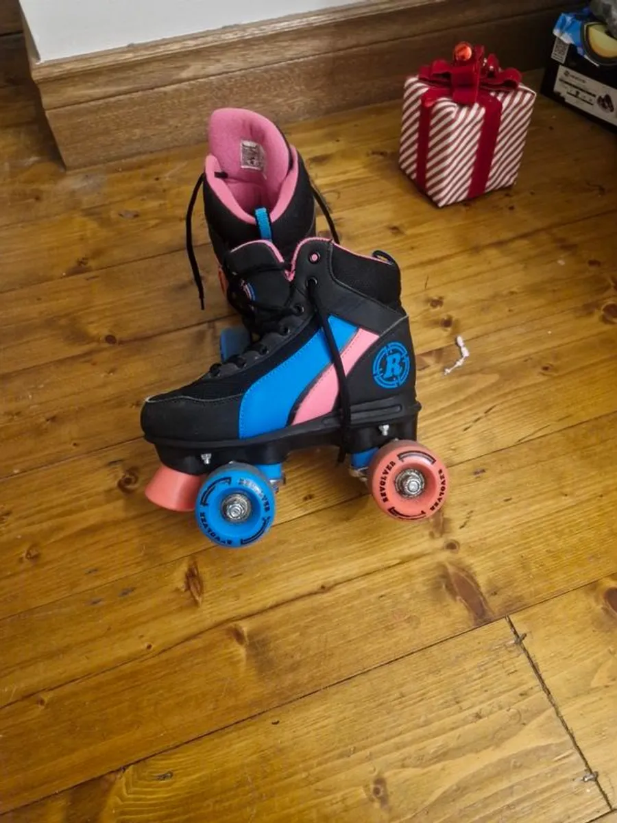 Rollar skates - Image 1