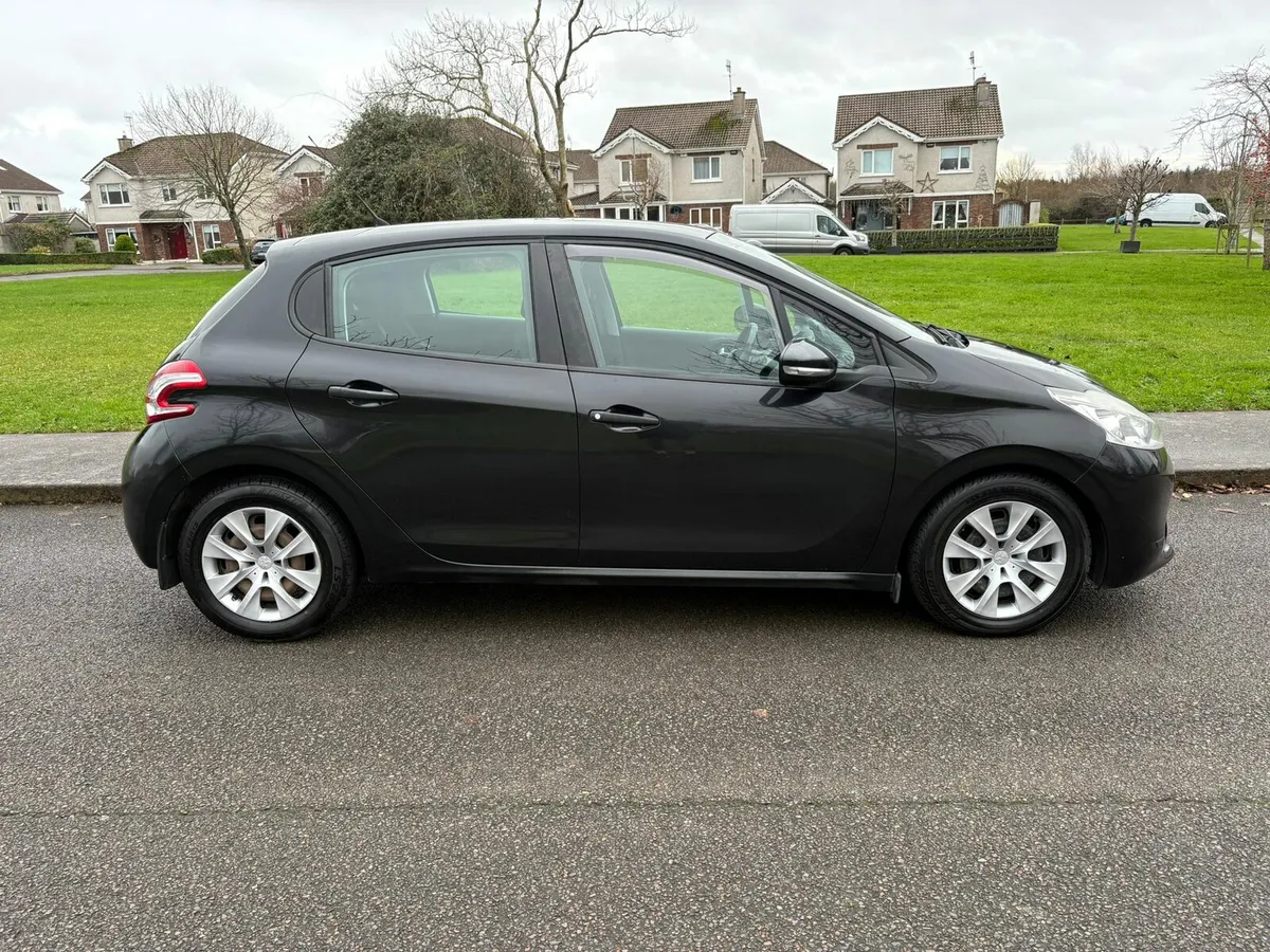 Peugeot 208 active - Image 2
