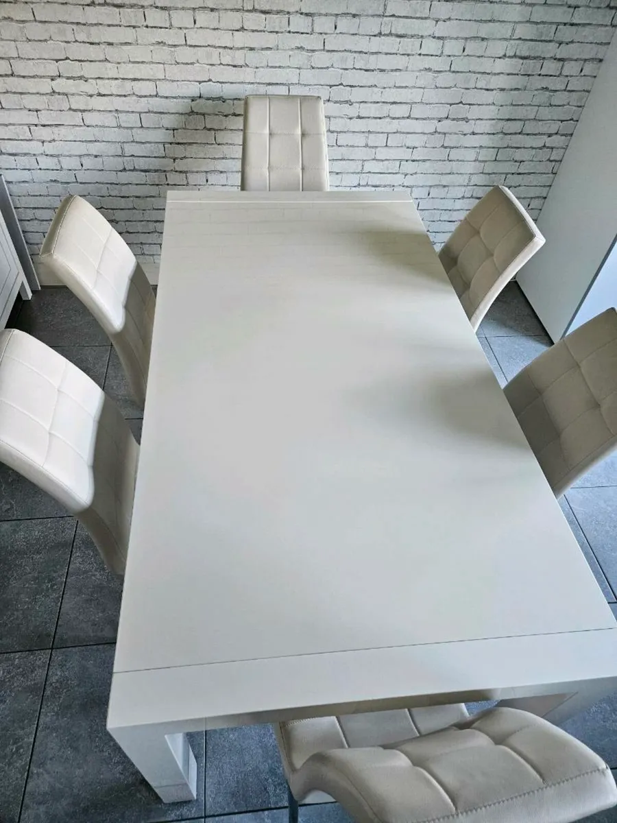 Extendable dining table and chairs - Image 2