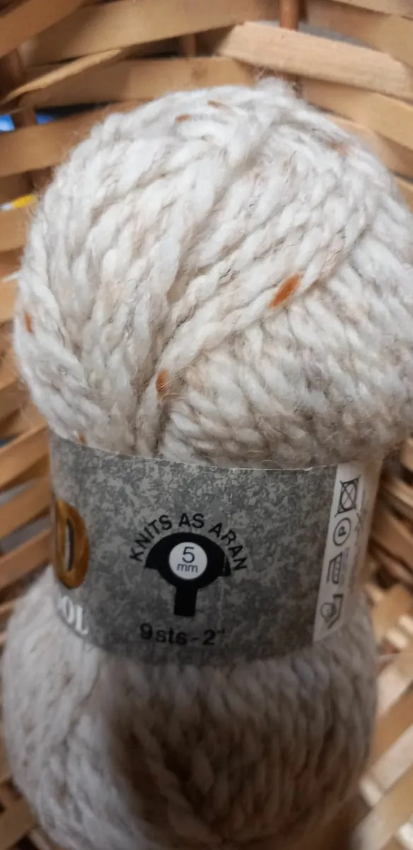 Knitting yarn - Image 1