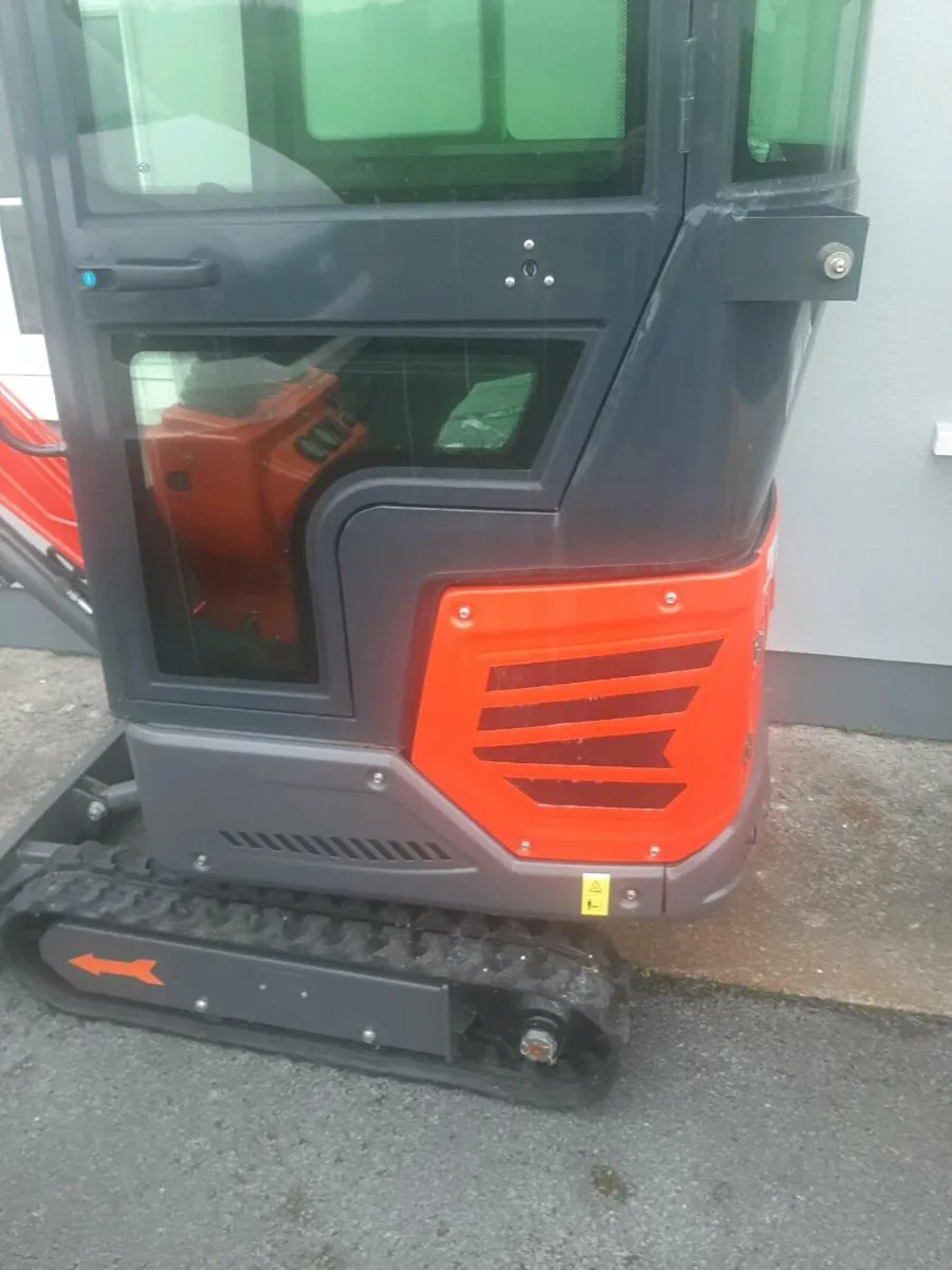 Mini digger - Image 1