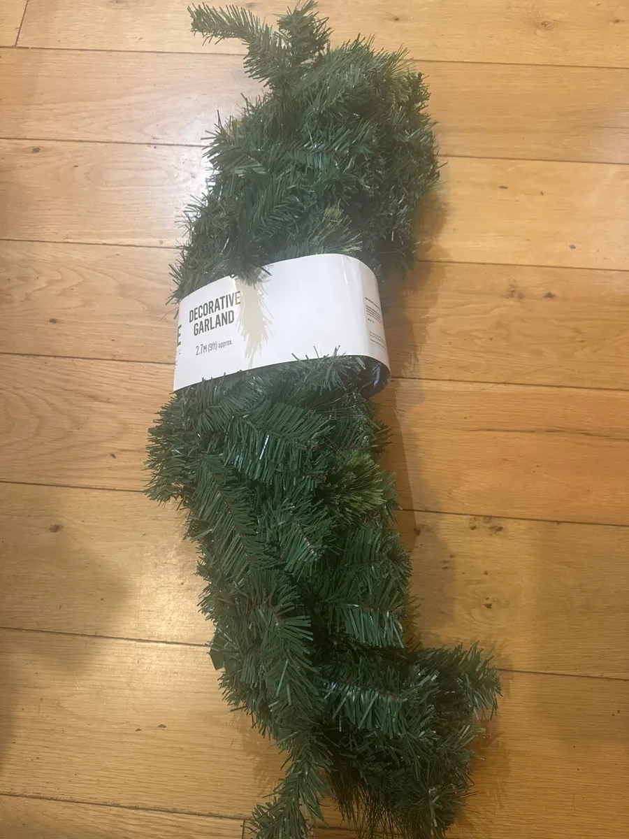 2.7m Decorative Garland - Image 2