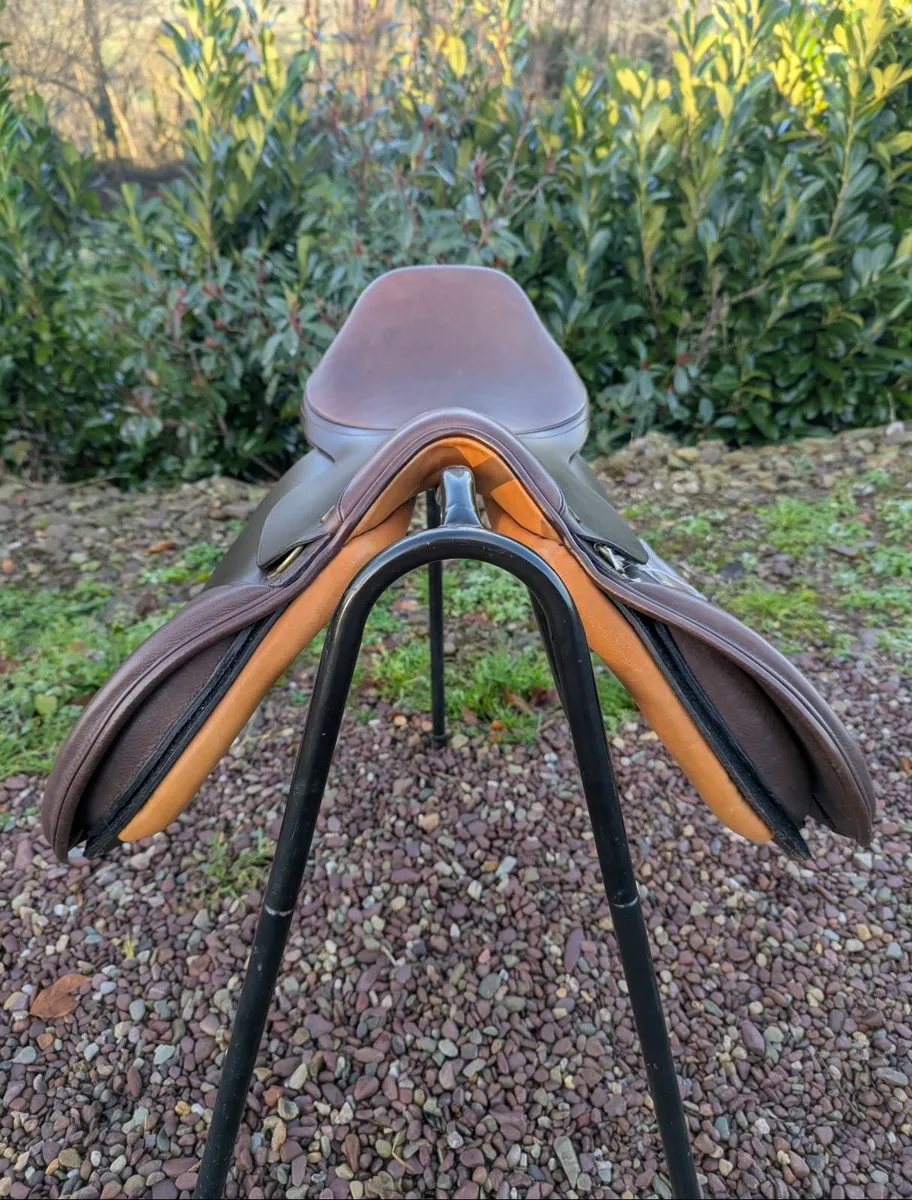 Brand new close contact jump saddle - Image 2
