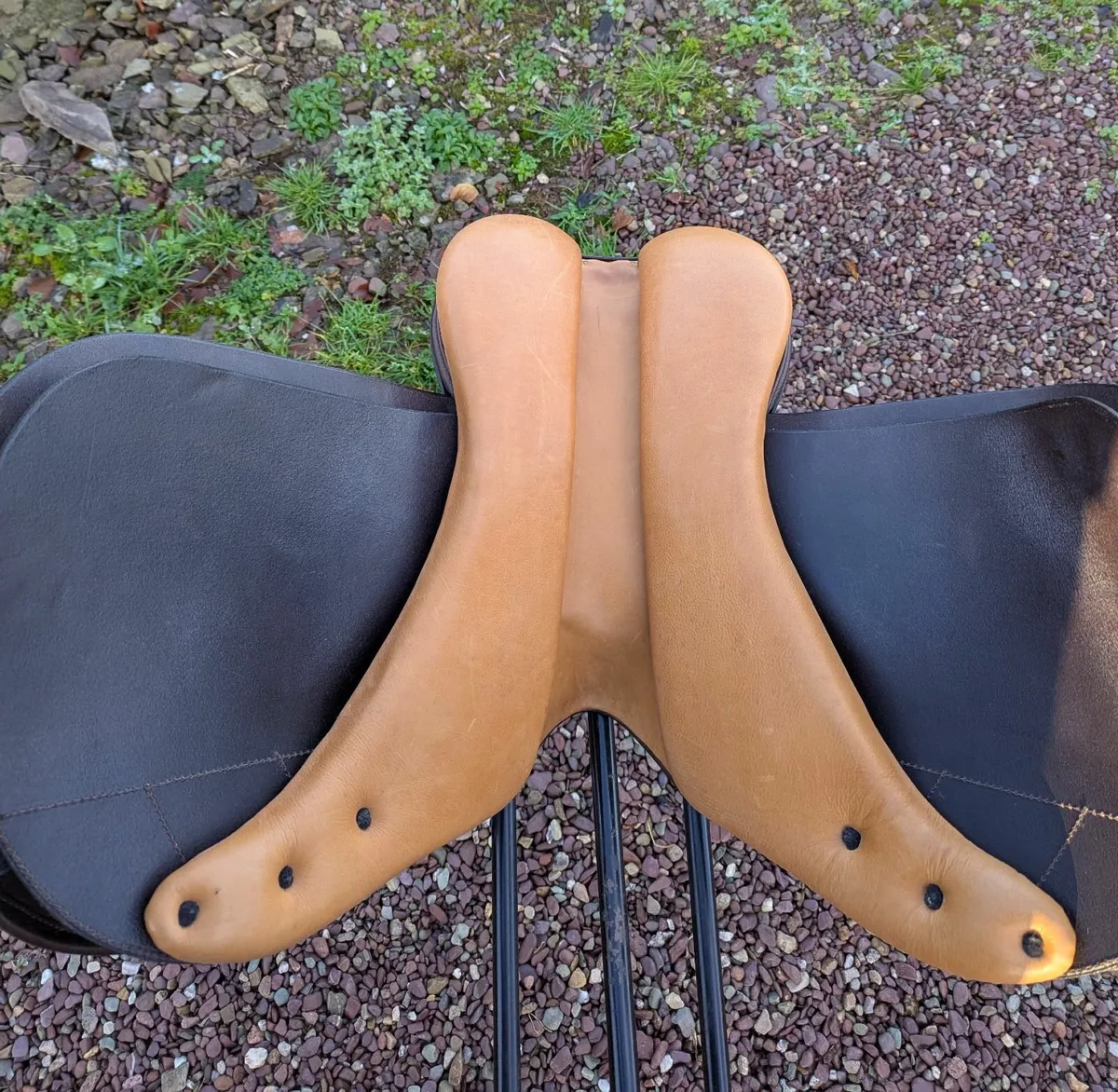 Brand new close contact jump saddle - Image 3