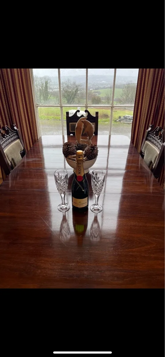 Joseph fitter table - Image 2