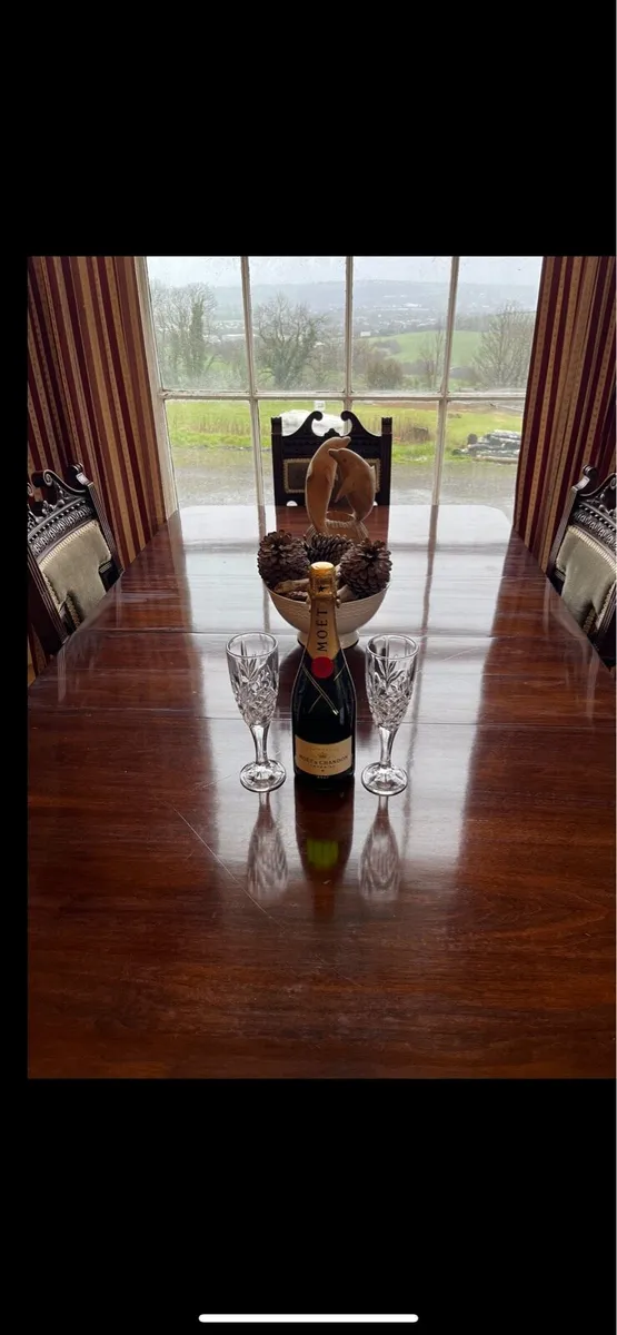 Joseph fitter table - Image 3