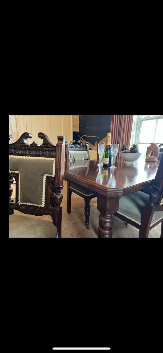 Joseph fitter table - Image 4