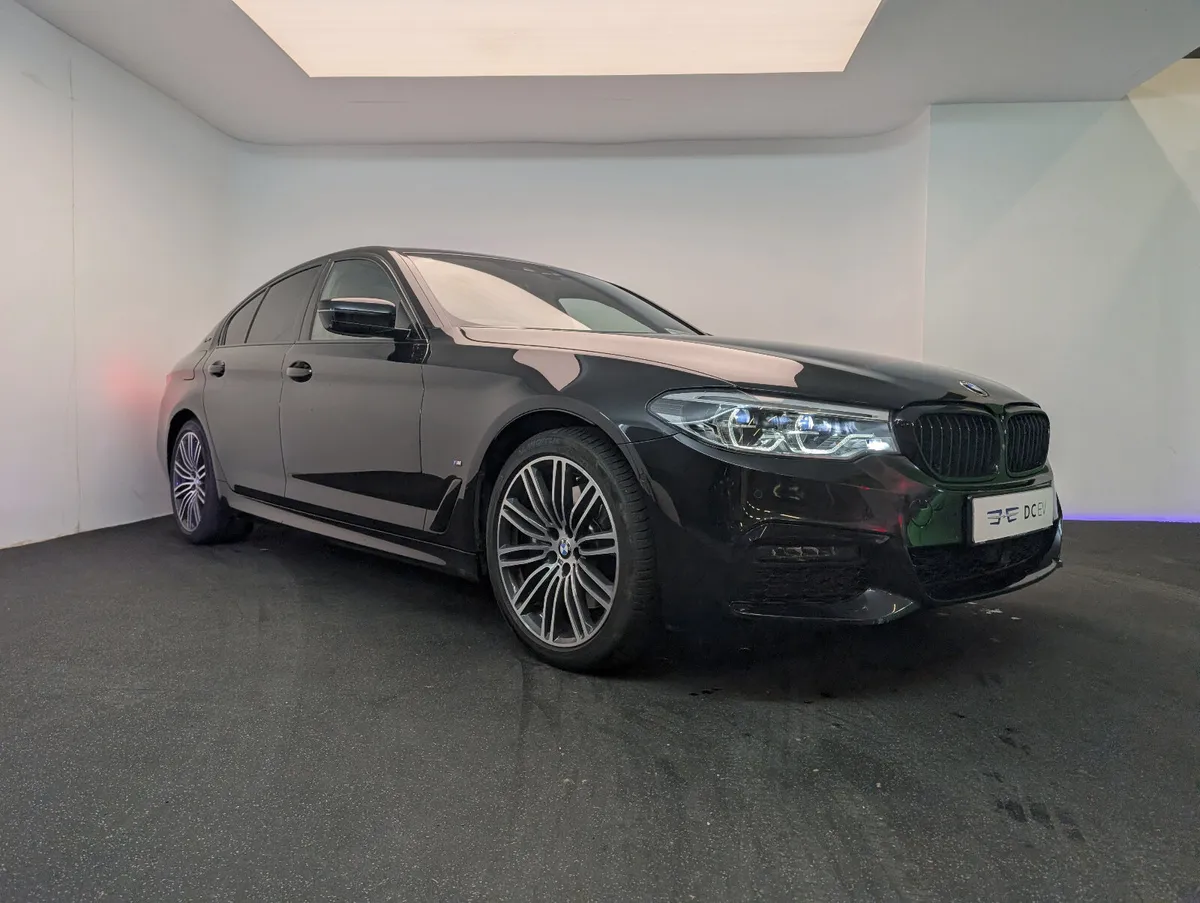 BMW 530e M Sport 2020 | Black/Black - Sunroof - Image 4